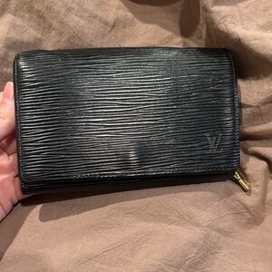 Authentic LV Epi Midsize Wallet - Great Condition
